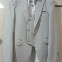 یک دست کت شلوار نو