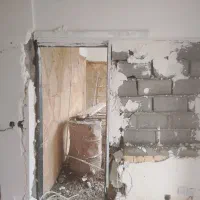 گچ کاری و تخریب لکه گیری نم زدگی