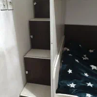 تخت دو طبقه چوبی جادار و شیک