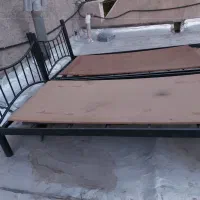 تخت فلزی