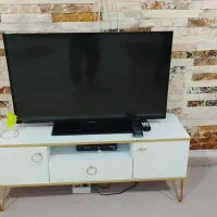 تلویزیون و میز تلویزیون