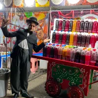 فروشنده غرفه ابمیوه