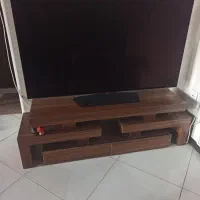 میز تلویزیون شیک ودر حدنو.طول وعرض وطرح متغیر