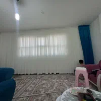 پرده حریر بسیار تمیزونو به همراه متقال و دکور