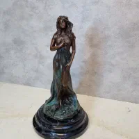 مجسمه برنزی دختر جنگل