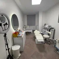 اجاره اتاق در یک کلینیک پوست و مو مدرن