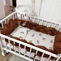 تخت کنار مادر