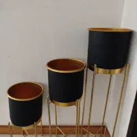 گلدان پایه دار