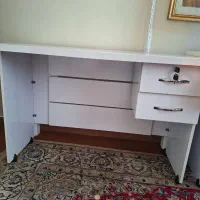 سه عدد میز کار