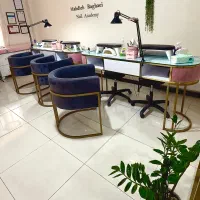 اجاره اتاق و میز ناخن