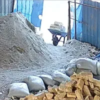 کارگر دائمی ساختمان با جای خواب