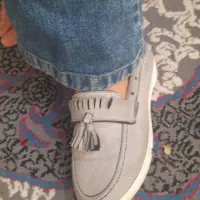 تعدادی کفش|کیف، کفش، کمربند|قم, امامزاده ابراهیم|دیوار