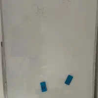 تعدادی تخته وایت برد با اندازه مختلف