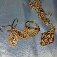 نیم ست طلا ۱۸ عیار  ۱۱ گرم و ۱۰ سوت