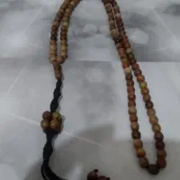 تسبیح یسر|کلکسیون اشیاء عتیقه|رشت, نظری|دیوار