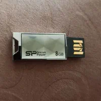 فلش 8 گیگ برند silicone power