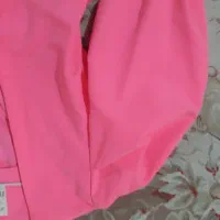 بارانی صورتی عروسکی|لباس|رشت, منظریه|دیوار