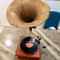 گرامافون آنتیک و شیک