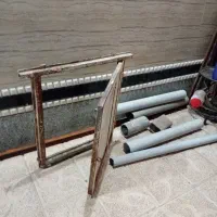 در آهنی برای خانه کبوتر یا مرغ