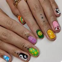 تخفیفات کاشت ناخن با طراحی فقط۳۰۰تومن