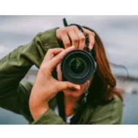 عکاس خانم مسلط به فتوشاپ