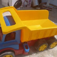 کامیون و گیتار اسباب بازی