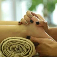 یک عدد تخت ماساژ در حد نو بفروش میرسد.