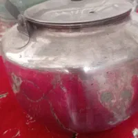 تابلو. ظروف چینی. کتری سالم