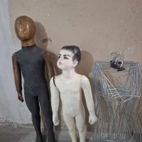 رگال فروشگاهی ، تعدادی مانکن و..