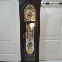 ساعت ایستاده و ویترین