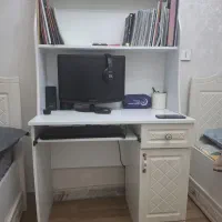 میز تحریر کتابخانه دار