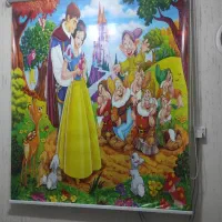 پرده و صندلی بچه