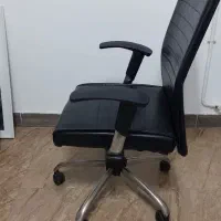 صندلی چرخ دار چرمی مشکی|میز تحریر و کامپیوتر|رشت, گلزاران|دیوار