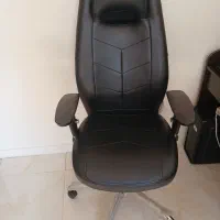 کلکسیونی صندلی مدیریتی سالم و در حد نو