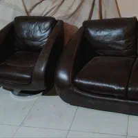 مبل چرم طبیعی و میز مدیریتی