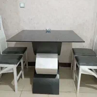 میز غذاخوری و فرش و پشتی