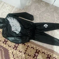 یک‌بلوز‌وشلوار‌چرم‌نو