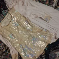 چند عدد لباس مجلسی|لباس|یزد, |دیوار