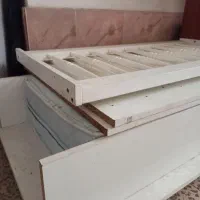 تخت کنار مادر