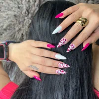 خدمات و اموزش حرفه ای کاشت ناخن با بهترین متریال|خدمات آرایشگری و زیبایی|اسلامشهر, شهرک واوان|دیوار