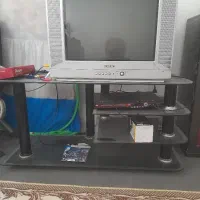 تی وی به همراه میز