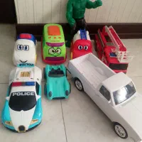 تعدادی اسباب بازی پسرانه