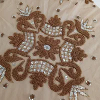 رومیزی کارشده تمیز بدون پارگی