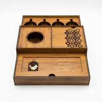 ست پذیرایی رومیزی چوبی با حکاکی شعر (طرح پرنده)