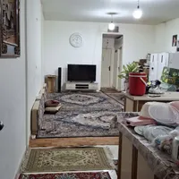 اجاره آپارتمان ۸۰ متری ۲ خوابه همکف در خاک سفید