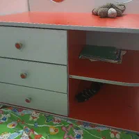 تخت و تشک و میز جا دار سه کشو زیر تخت برای لباس|تخت و صندلی بچه|نکا, |دیوار
