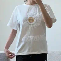 تعدادی لباس روسری و شال