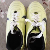 کفش فوتبالی پسرانه سایز ۳۵