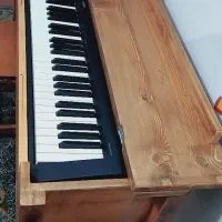 پیانو یاماها p45 به همراه پایه تمام چوب سفارشی|پیانو، کیبورد، آکاردئون|زنجان, |دیوار