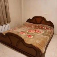 تخت خواب دو نفره و کمد لباسی